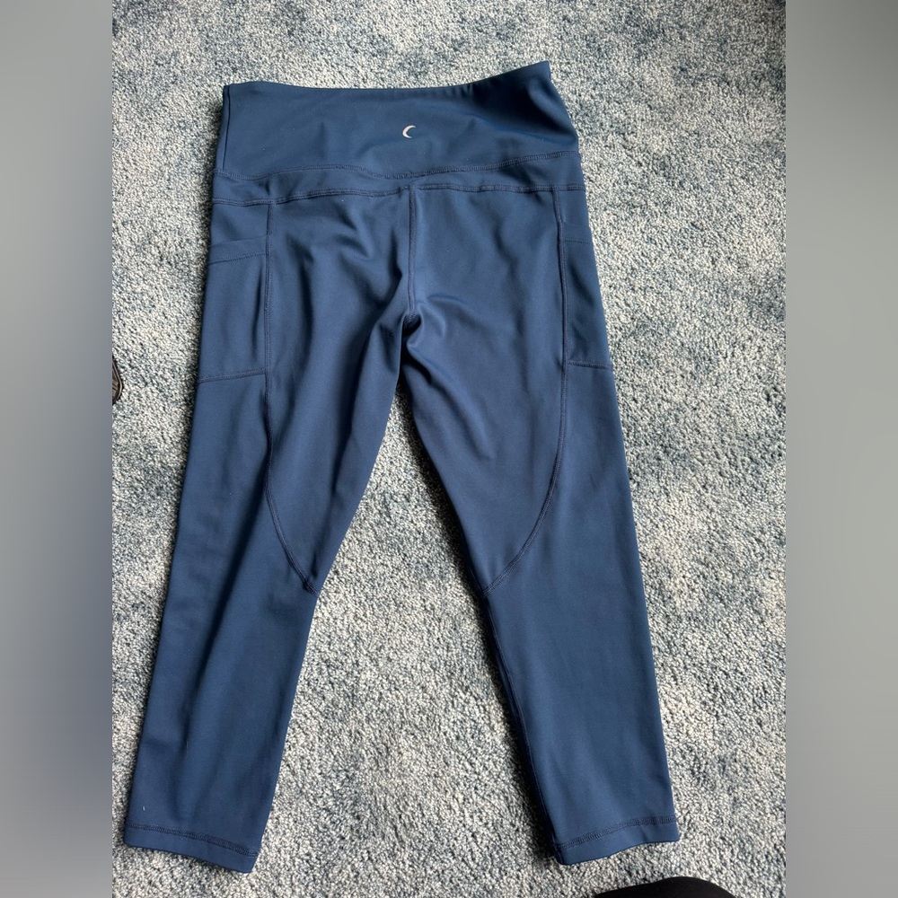 Zyia Active Navy Capri leggings with pockets